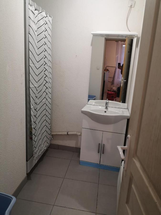 F1 1Er Etage 3 Personnes Apartment Aubenas Luaran gambar